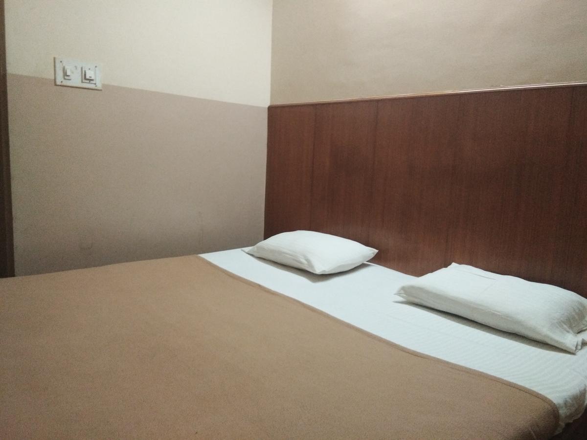 Veekay Tourist Home Bangalore Exteriör bild