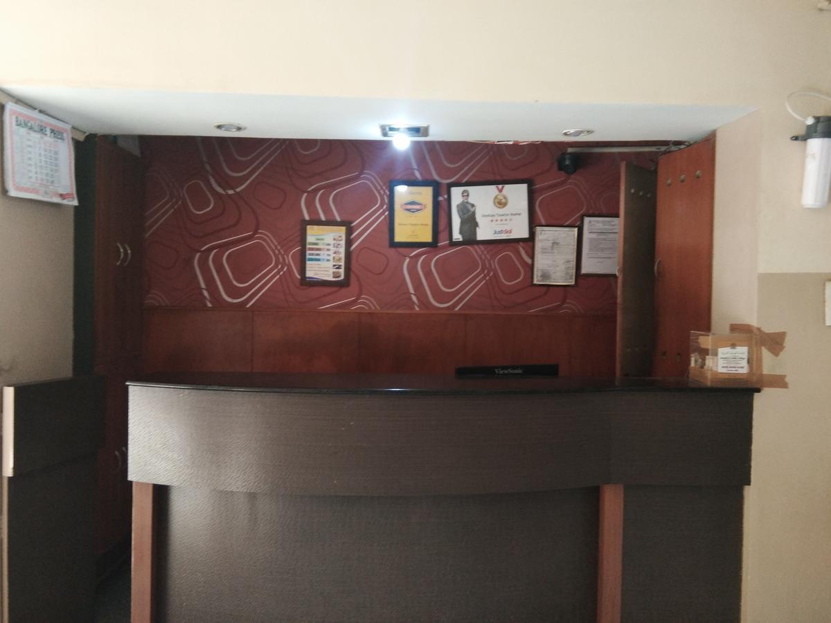 Veekay Tourist Home Bangalore Exteriör bild