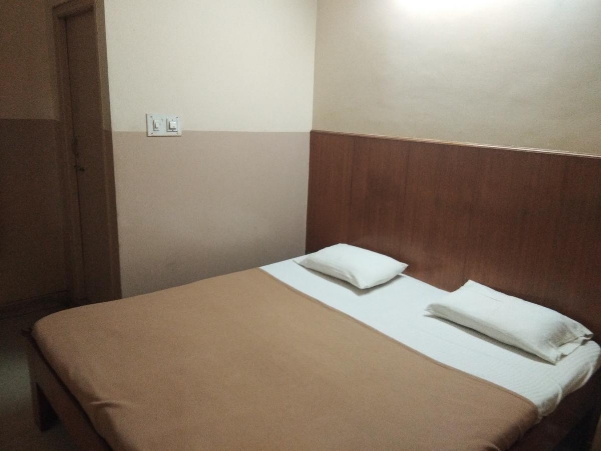 Veekay Tourist Home Bangalore Exteriör bild